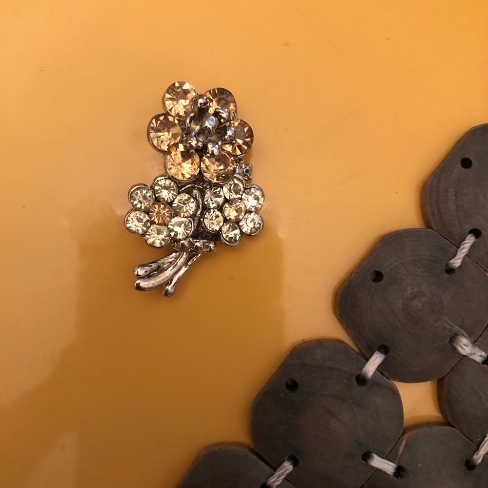 Unique! 💐 Floral Brooch Pin